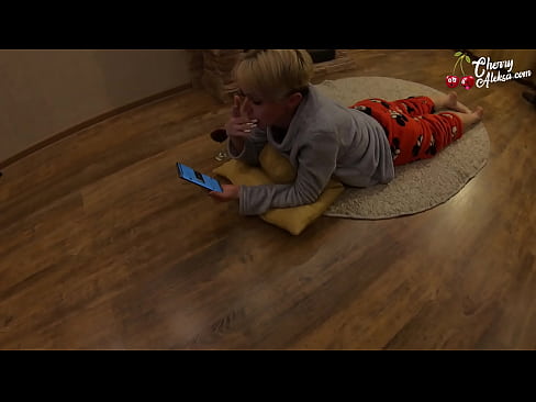 ❤️ I-Blonde ephambeneyo imunca iDick eNkulu efunxayo kwaye iqhwaba phezu kwayo - isondo leempundu Amanyala kwi-xh.porno-filmy.ru ️❤